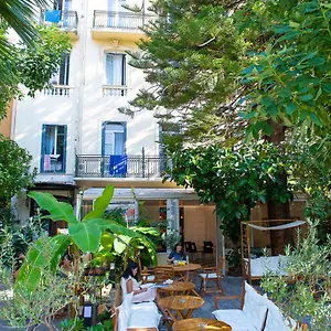 Hostel Hi Les Camelias, Nice